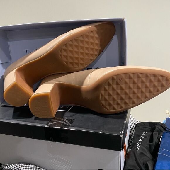 AEROSOLES Tan Heels - Picture 4 of 6
